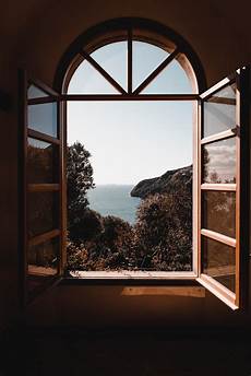 Guillotine Window